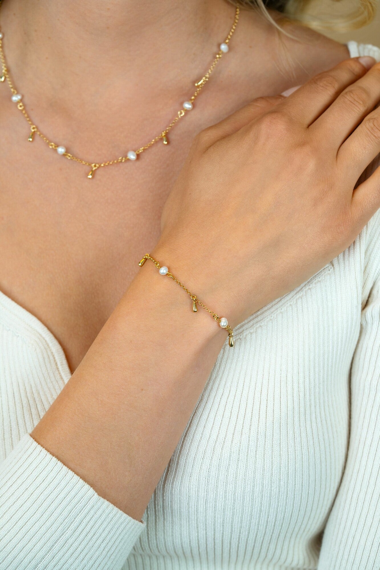 Aurrelia | Pearl Droplet Bracelet